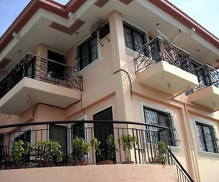 Royal Taal Inn Тагайтай Экстерьер фото
