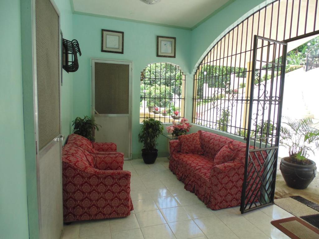 Royal Taal Inn Тагайтай Экстерьер фото