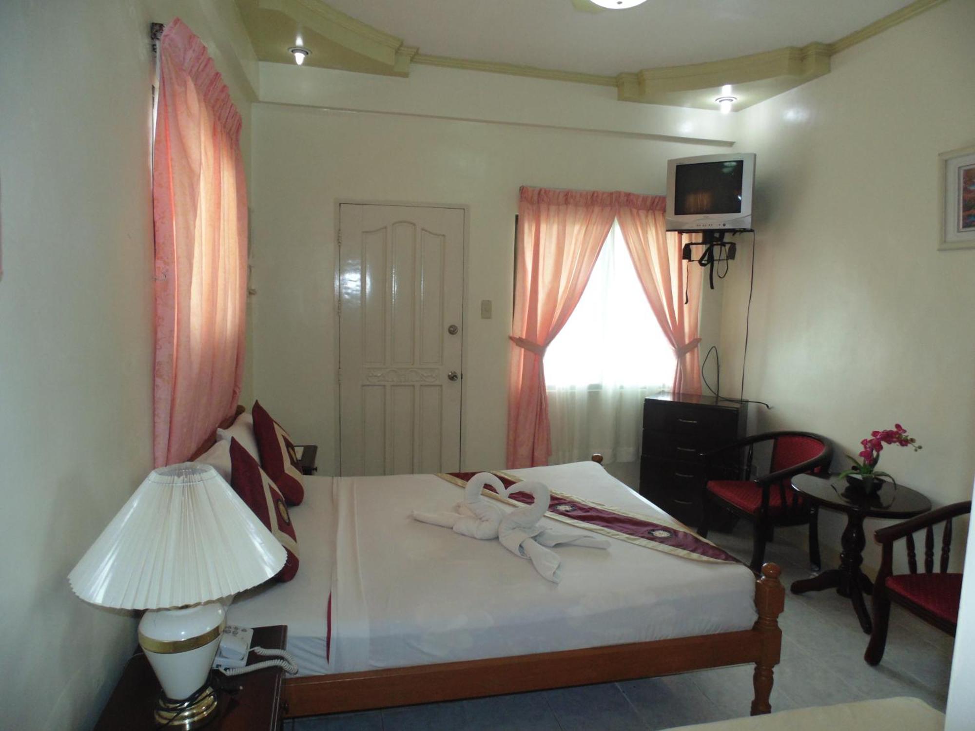 Royal Taal Inn Тагайтай Экстерьер фото