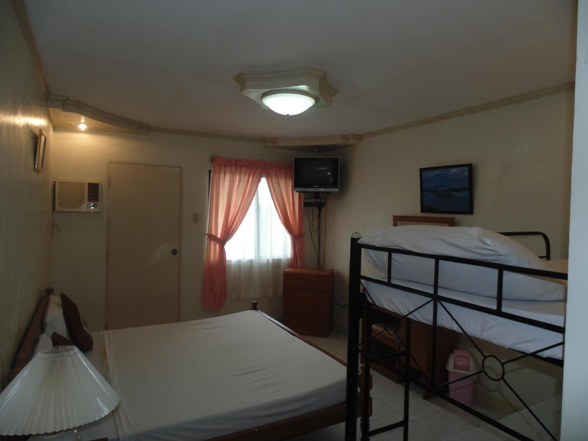 Royal Taal Inn Тагайтай Экстерьер фото