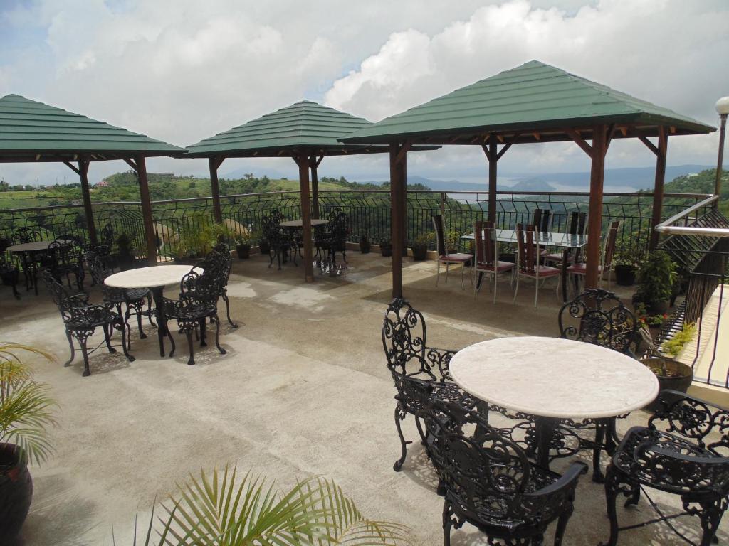 Royal Taal Inn Тагайтай Экстерьер фото