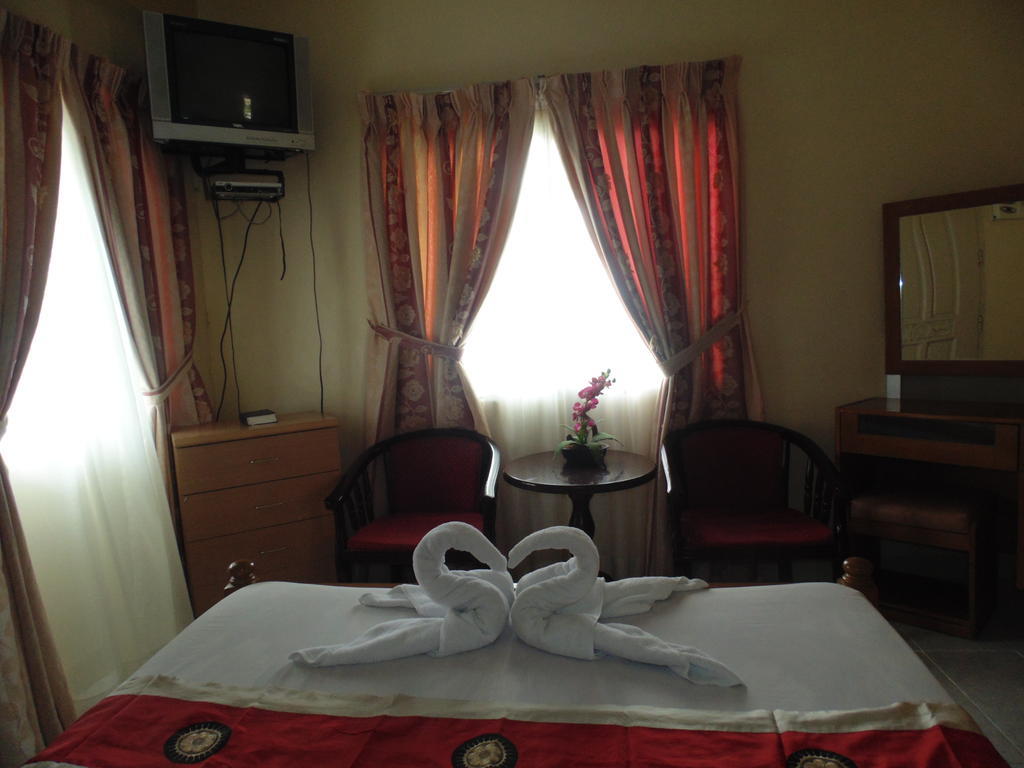 Royal Taal Inn Тагайтай Экстерьер фото