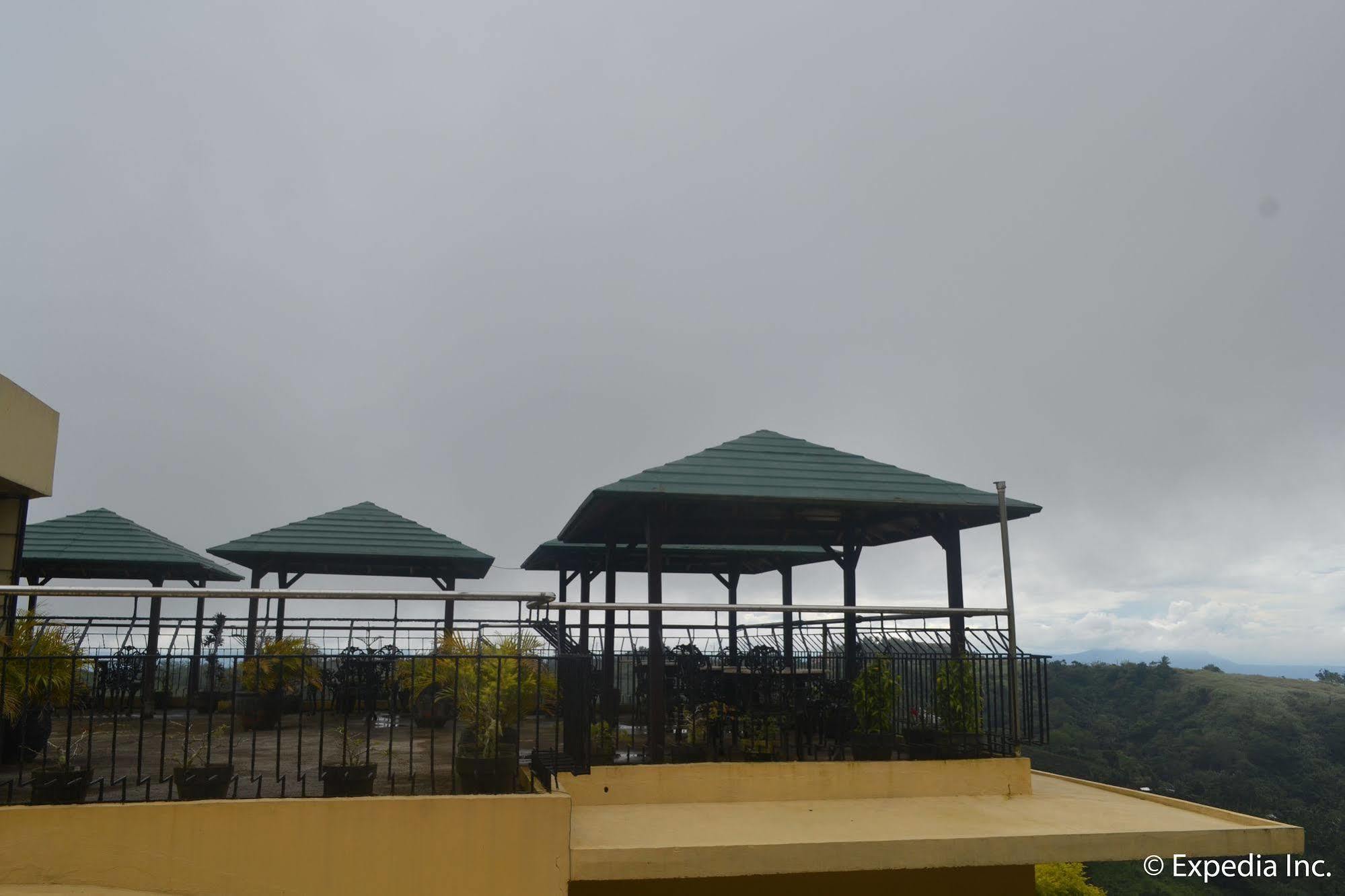 Royal Taal Inn Тагайтай Экстерьер фото