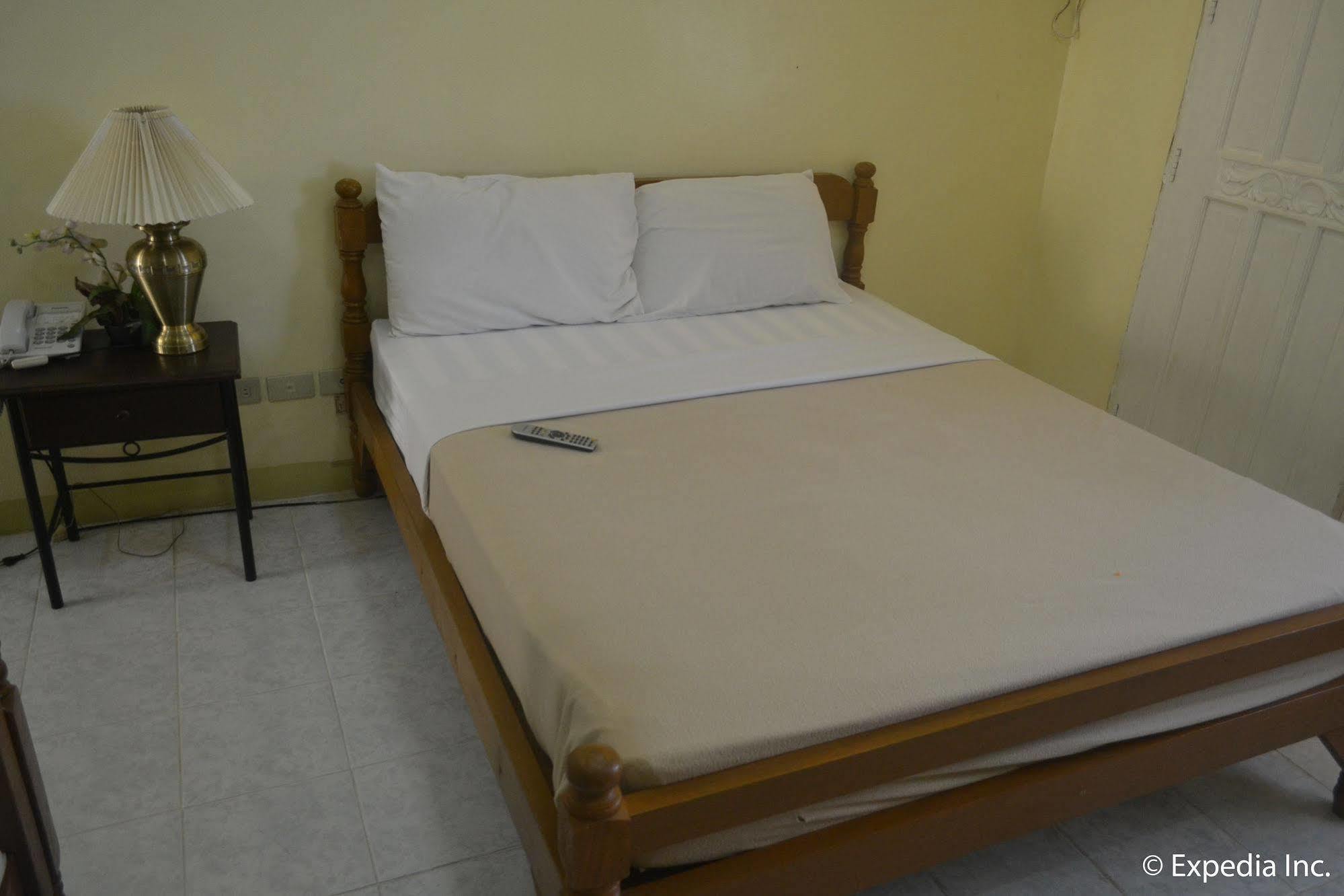 Royal Taal Inn Тагайтай Экстерьер фото