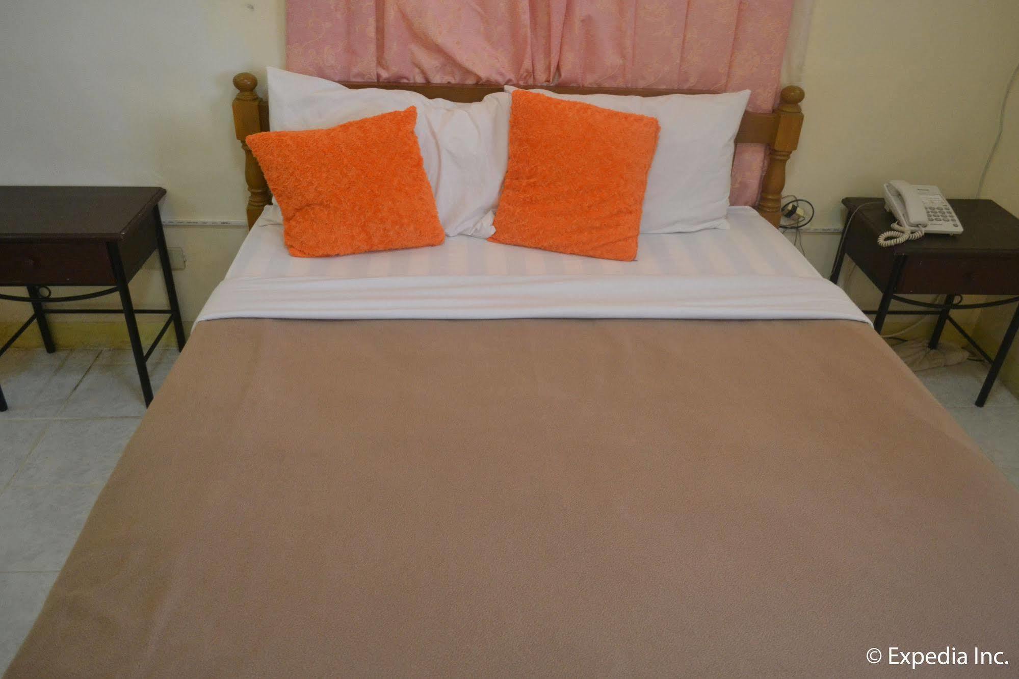 Royal Taal Inn Тагайтай Экстерьер фото