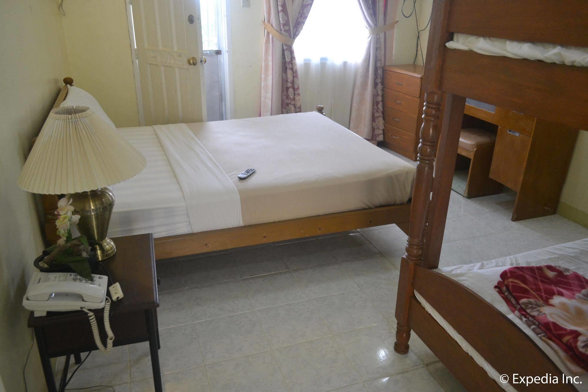 Royal Taal Inn Тагайтай Экстерьер фото