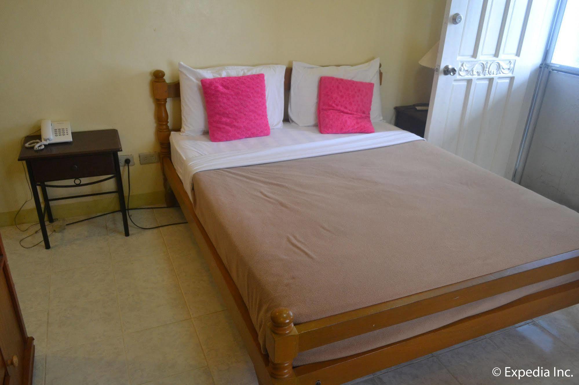 Royal Taal Inn Тагайтай Экстерьер фото
