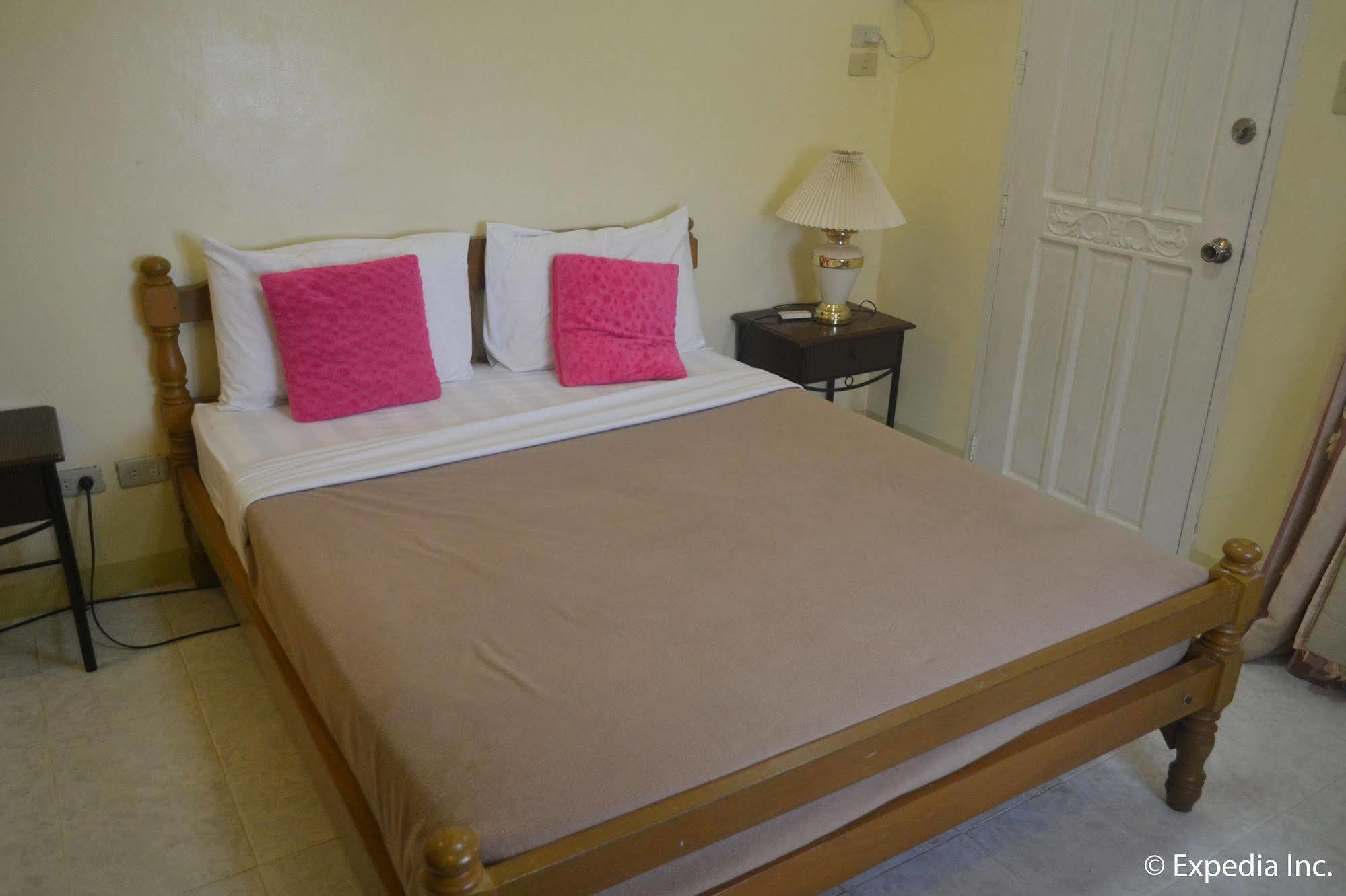 Royal Taal Inn Тагайтай Экстерьер фото