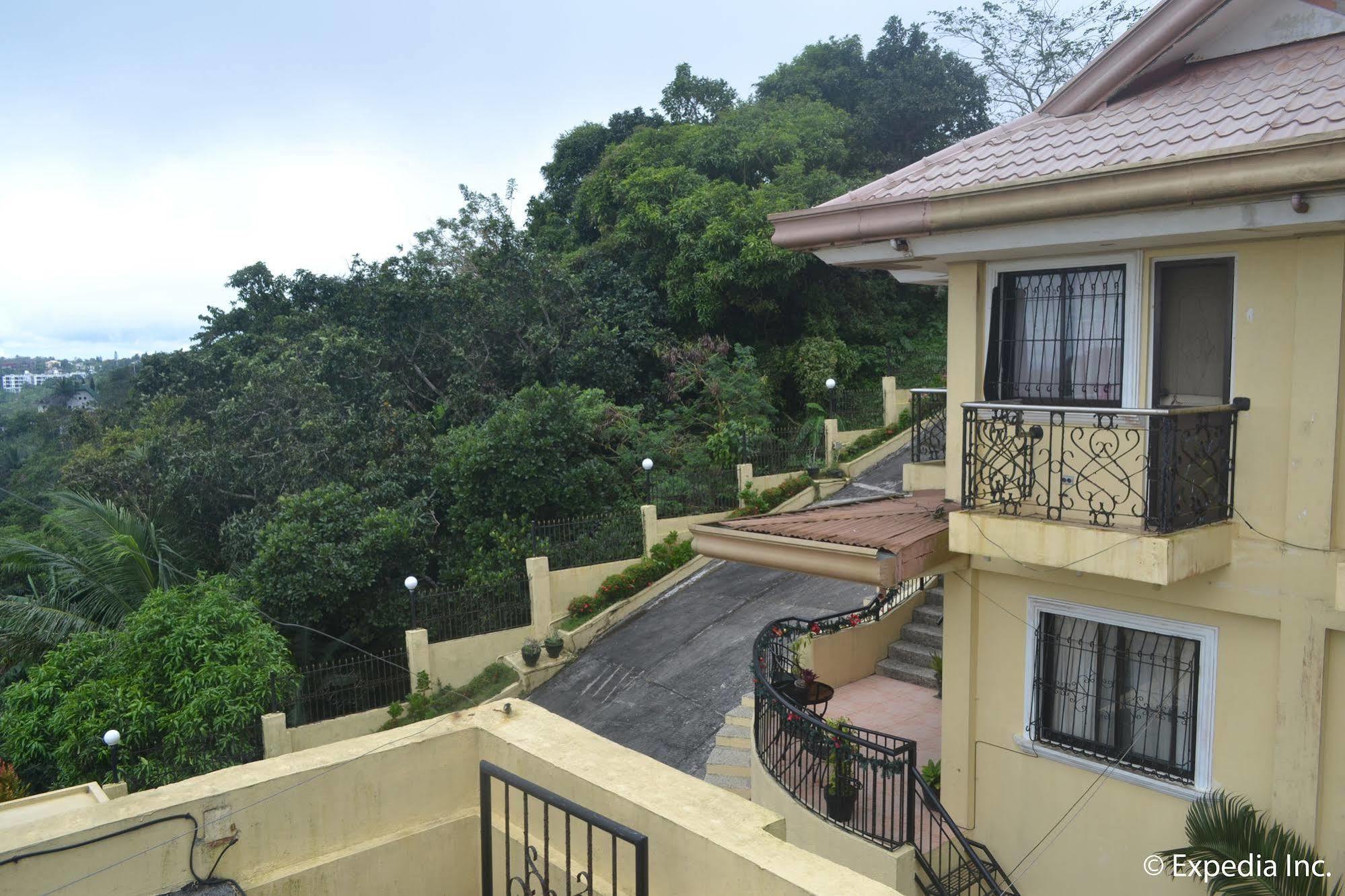 Royal Taal Inn Тагайтай Экстерьер фото