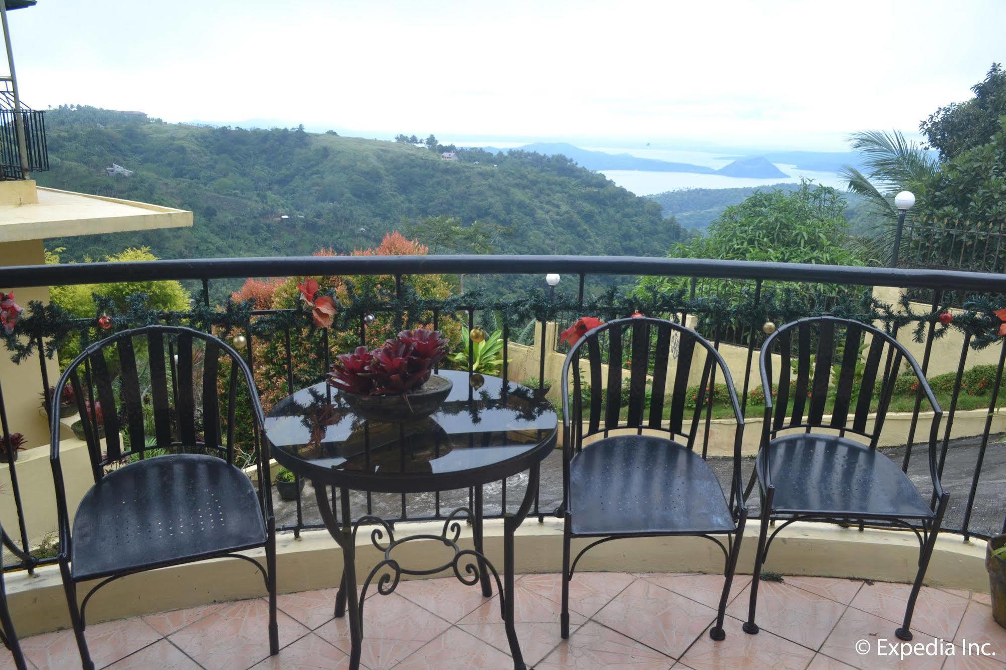 Royal Taal Inn Тагайтай Экстерьер фото