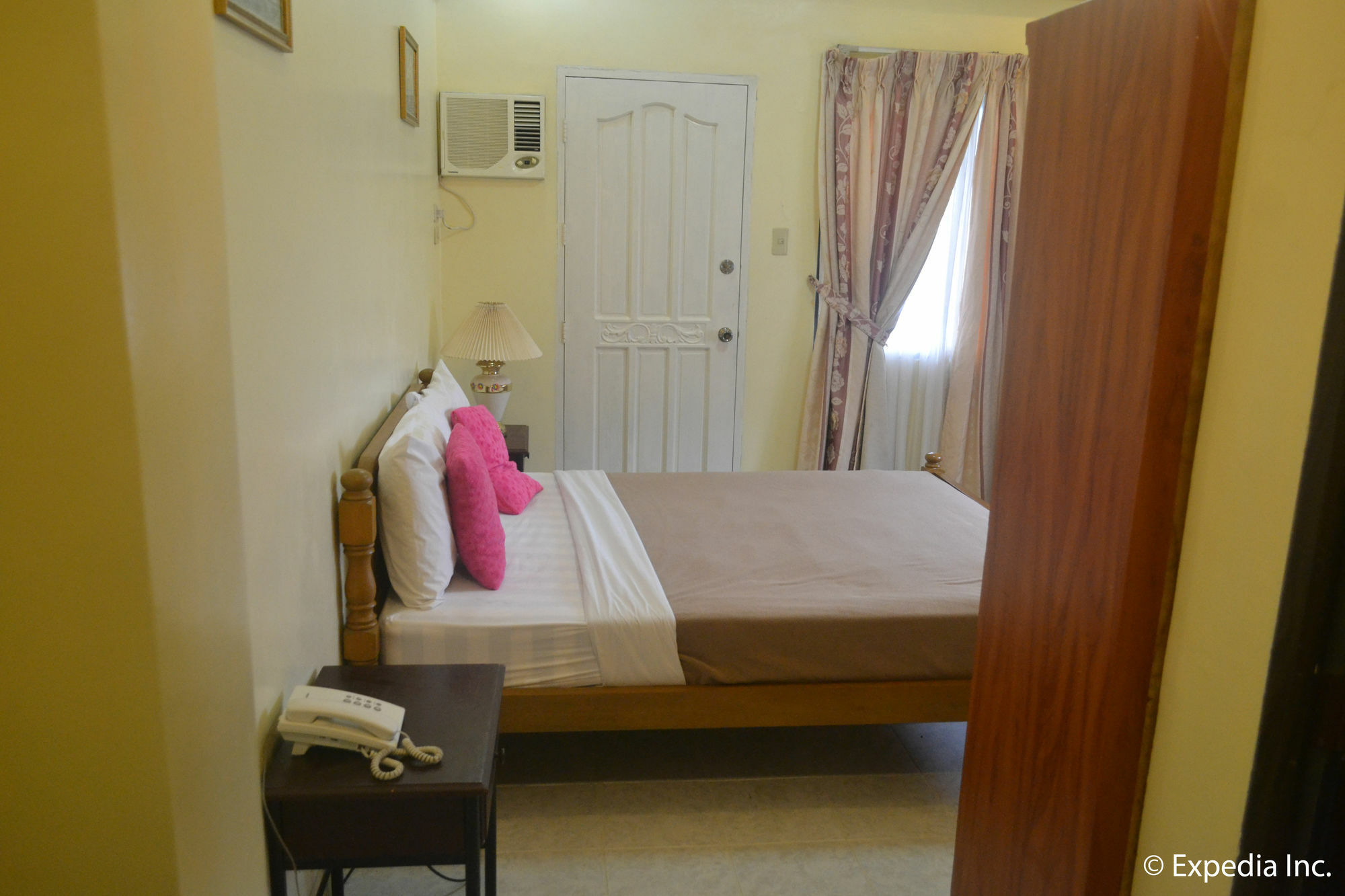Royal Taal Inn Тагайтай Экстерьер фото